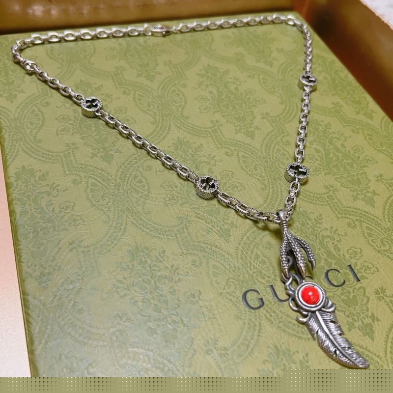 G*u*i necklaces